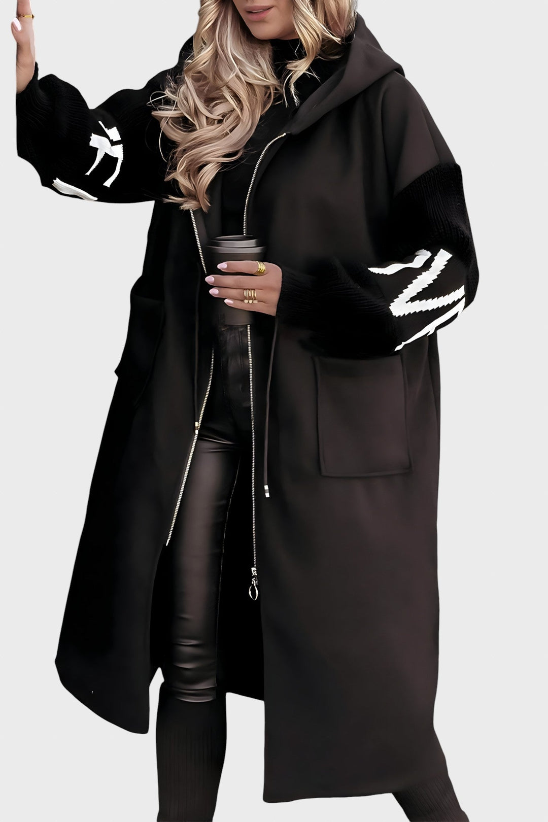 SELJA - DAMEJAKKE MED STRIKKEDE ÆRMER OG HÆTTE