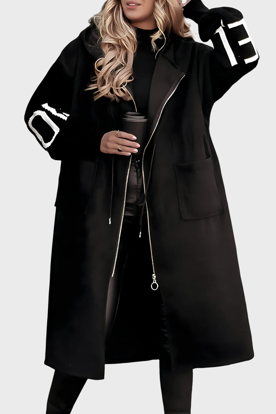 SELJA - DAMEJAKKE MED STRIKKEDE ÆRMER OG HÆTTE